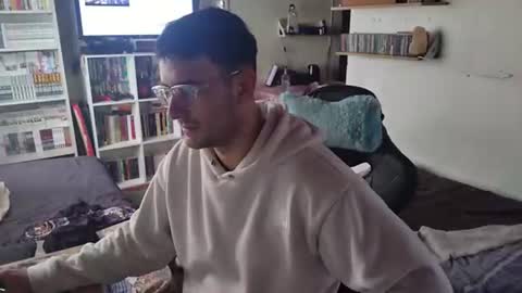 Noeliswaifu online show from July 23, 2026, 6:50 pm