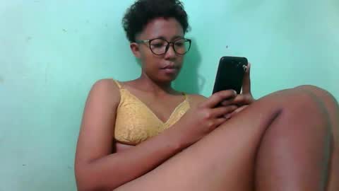 Snapshot of noellah chatting on September 19, 2025, 8:38 am noellah online show from September 19, 2025, 8:38 am