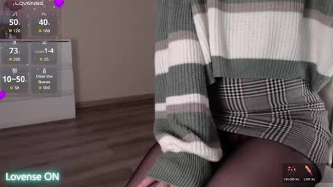 noelleneptune online show from April 17, 2026, 10:29 am