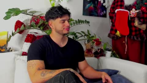 Snapshot of noha_miler chatting on December 17, 2024, 12:23 am kevin online show from December 17, 2024, 12:23 am