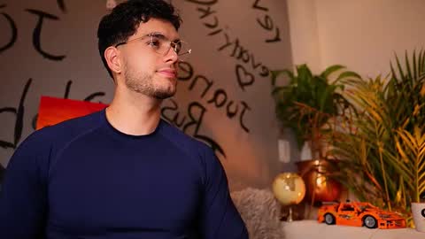 Snapshot of noha_miler chatting on October 1, 2025, 10:49 pm kevin online show from October 1, 2025, 10:49 pm