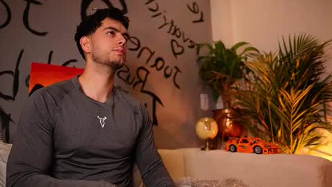 Snapshot of noha_miler chatting on October 4, 2025, 12:08 am kevin online show from October 4, 2025, 12:08 am