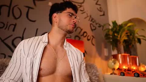 Snapshot of noha_miler chatting on October 8, 2025, 11:24 pm kevin online show from October 8, 2025, 11:24 pm