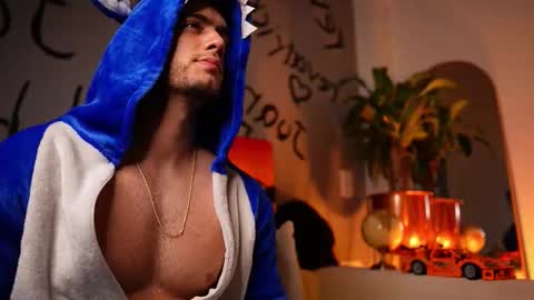 Snapshot of noha_miler chatting on October 11, 2025, 12:21 am kevin online show from October 11, 2025, 12:21 am