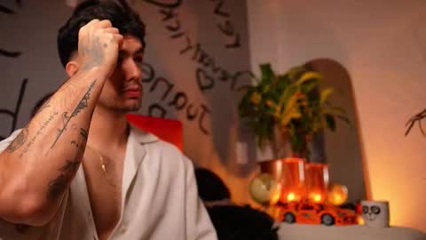 Snapshot of noha_miler chatting on October 16, 2025, 12:44 am kevin online show from October 16, 2025, 12:44 am