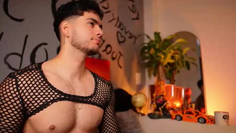 Snapshot of noha_miler chatting on October 18, 2025, 5:35 pm kevin online show from October 18, 2025, 5:35 pm