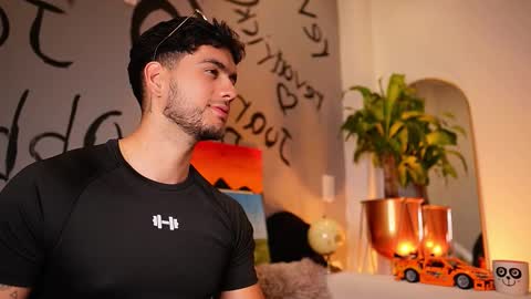 Snapshot of noha_miler chatting on October 24, 2025, 2:30 am kevin online show from October 24, 2025, 2:30 am