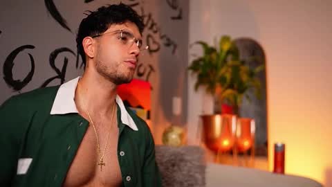 Snapshot of noha_miler chatting on November 10, 2025, 9:14 pm kevin online show from November 10, 2025, 9:14 pm