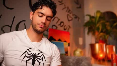 Snapshot of noha_miler chatting on November 20, 2025, 9:36 pm kevin online show from November 20, 2025, 9:36 pm