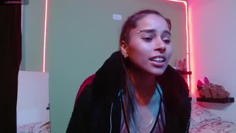 Noha Thomson online show from February 17, 2025, 8:15 pm