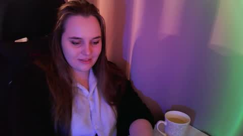 noir_ember_ online show from October 28, 2025, 2:20 pm