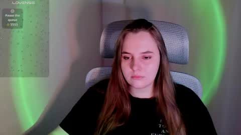 noir_ember_ online show from June 16, 2026, 5:04 pm