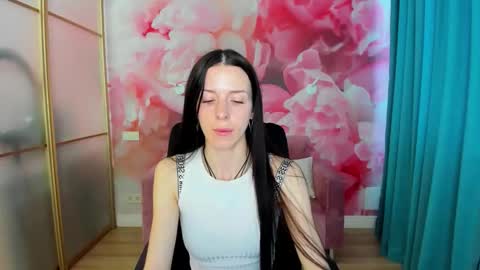 NoirDiva online show from May 19, 2026, 5:58 am