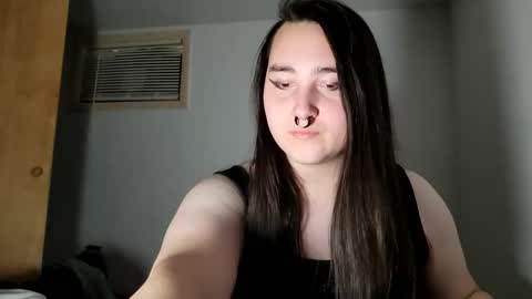 Snapshot of nonbinarybeauty20 chatting on December 20, 2025, 10:17 pm nonbinarybeauty20 online show from December 20, 2025, 10:17 pm