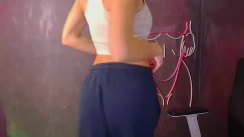 Snapshot of nora_n chatting on September 15, 2025, 1:55 pm Nora online show from September 15, 2025, 1:55 pm