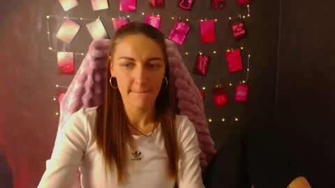 Snapshot of nora_n chatting on October 14, 2025, 10:54 pm Nora online show from October 14, 2025, 10:54 pm