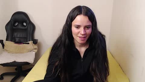 noreen_ online show from April 8, 2026, 7:25 pm