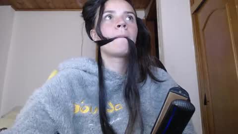 noreen_ online show from May 17, 2026, 11:34 pm