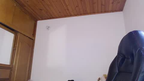 noreen_ online show from June 17, 2026, 7:37 pm