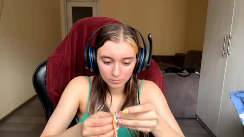 Elena online show from April 3, 2026, 8:01 am