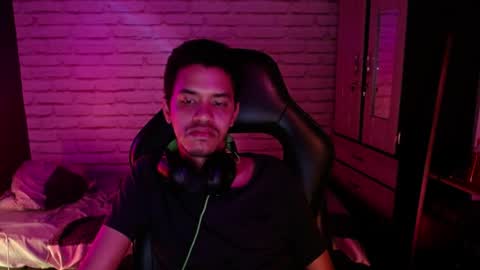 Snapshot of not4work chatting on March 29, 2026, 6:02 am not4work online show from March 29, 2026, 6:02 am