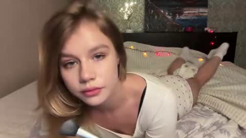 Snapshot of nothing_freya chatting on August 6, 2026, 9:39 pm nothing_freya online show from August 6, 2026, 9:39 pm