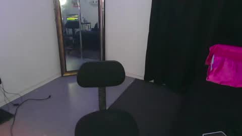 Nouveauho3 online show from May 25, 2026, 9:59 am