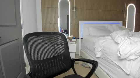 Nova online show from October 1, 2025, 2:06 am