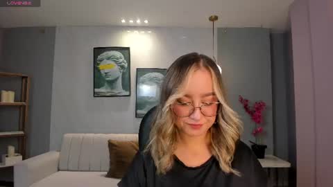 Snapshot of novasinclairx chatting on August 5, 2026, 12:08 pm Nova Sinclair online show from August 5, 2026, 12:08 pm