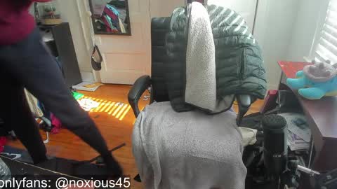 Snapshot of noxious145 chatting on April 19, 2026, 8:00 pm Noxious online show from April 19, 2026, 8:00 pm