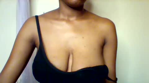 Snapshot of nubian_queen1033 chatting on January 8, 2026, 3:14 pm happie online show from January 8, 2026, 3:14 pm
