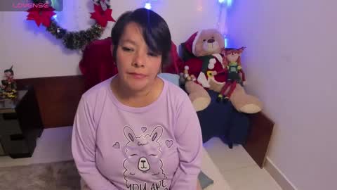 nuit_rose online show from January 2, 2025, 2:54 am
