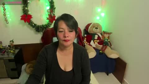 nuit_rose online show from January 3, 2025, 1:48 am