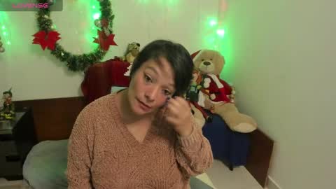 nuit_rose online show from January 4, 2025, 1:21 am