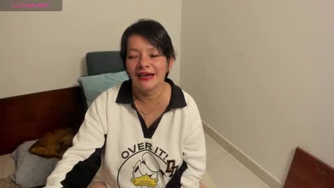 nuit_rose online show from January 8, 2025, 4:34 am