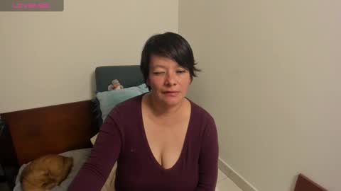 nuit_rose online show from January 11, 2025, 5:10 am