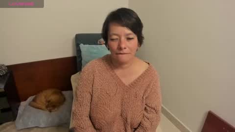 nuit_rose online show from January 12, 2025, 5:13 am