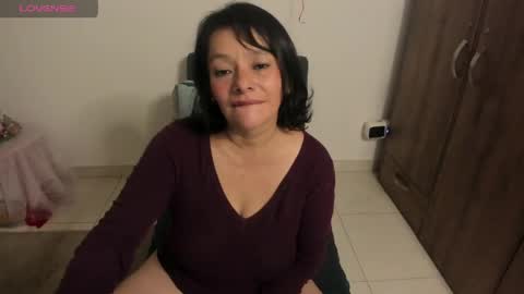 nuit_rose online show from April 16, 2026, 1:28 am