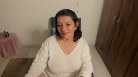 nuit_rose online show from July 6, 2026, 4:31 am