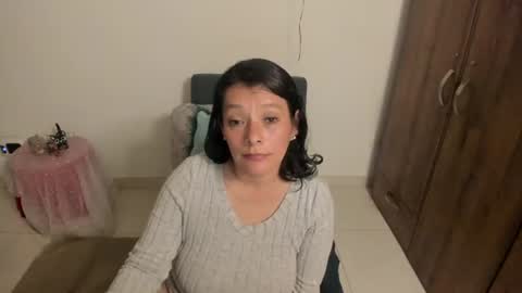 nuit_rose online show from July 24, 2026, 2:09 am