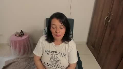 nuit_rose online show from July 25, 2026, 12:58 pm