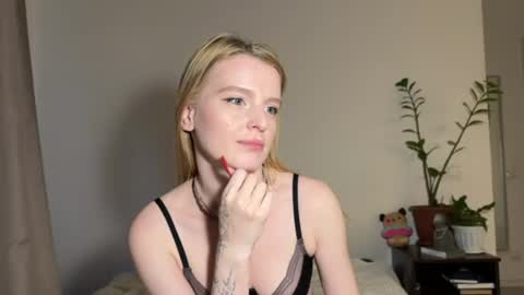 Snapshot of nura_foxx chatting on June 14, 2026, 2:24 am nura_foxx online show from June 14, 2026, 2:24 am