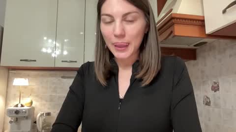 Ema online show from September 8, 2025, 4:28 pm