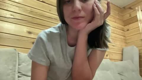 Ema online show from October 5, 2025, 4:27 pm