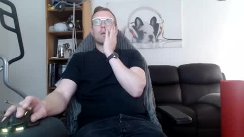 nursefan online show from October 29, 2025, 10:06 am