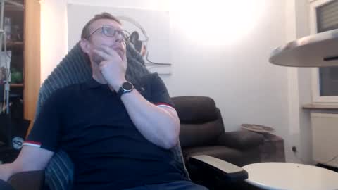 nursefan online show from November 3, 2025, 7:04 pm