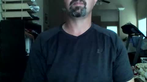 nvrenuff1979 online show from May 6, 2026, 11:32 pm