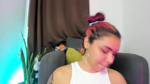 Nia online show from October 17, 2025, 12:14 am