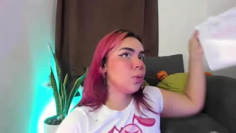 Nia online show from November 11, 2025, 3:06 am