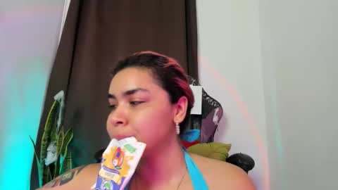 Nia online show from November 19, 2025, 10:37 am